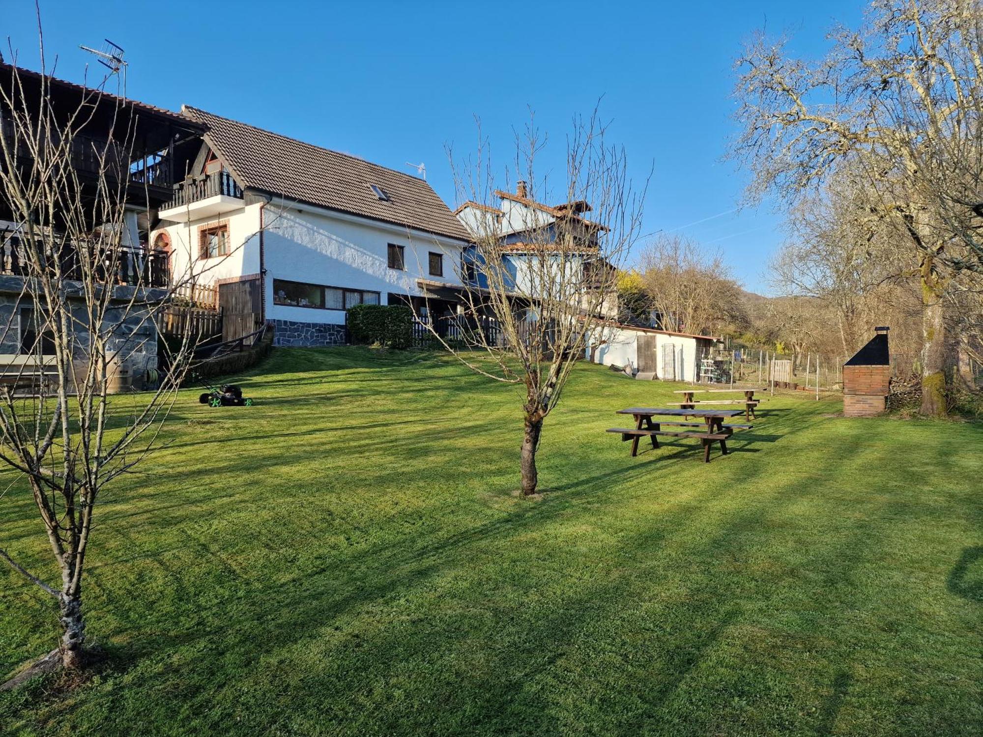 Alojamiento Con Jardin Y Barbacoa Onís Rom bilde