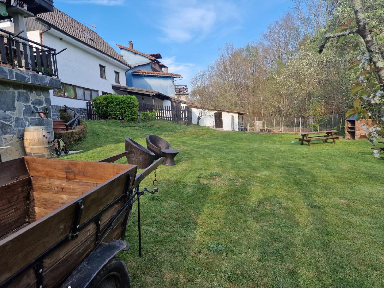 Alojamiento Con Jardin Y Barbacoa Onís Eksteriør bilde